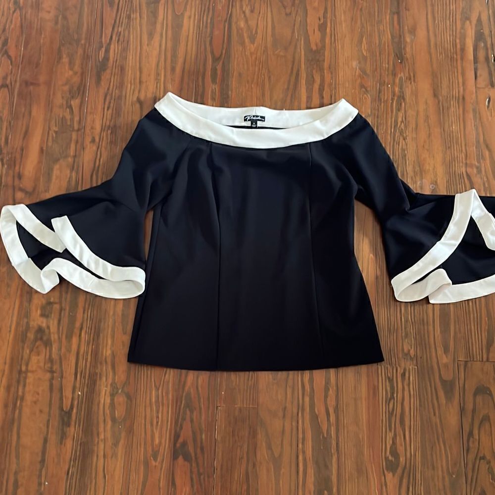Prelude off the shoulder classy top. Size M
